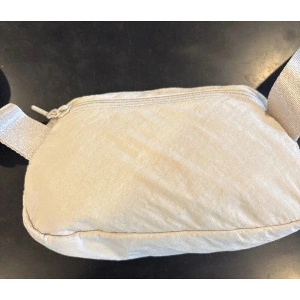 Lululemon Everywhere Belt Bag One Size LU9B8PS WNDM White/cream